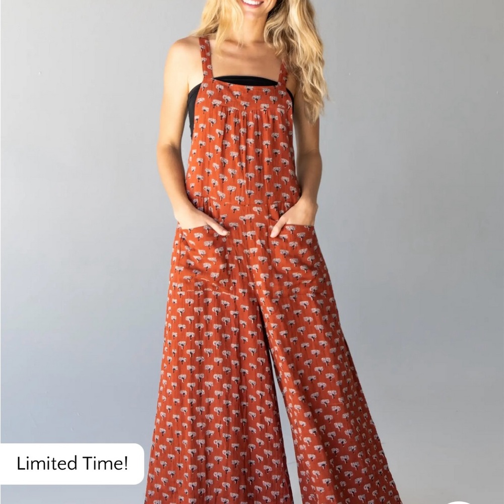 NWOT Natural Life Dakota Tie Overall size large rust tree print